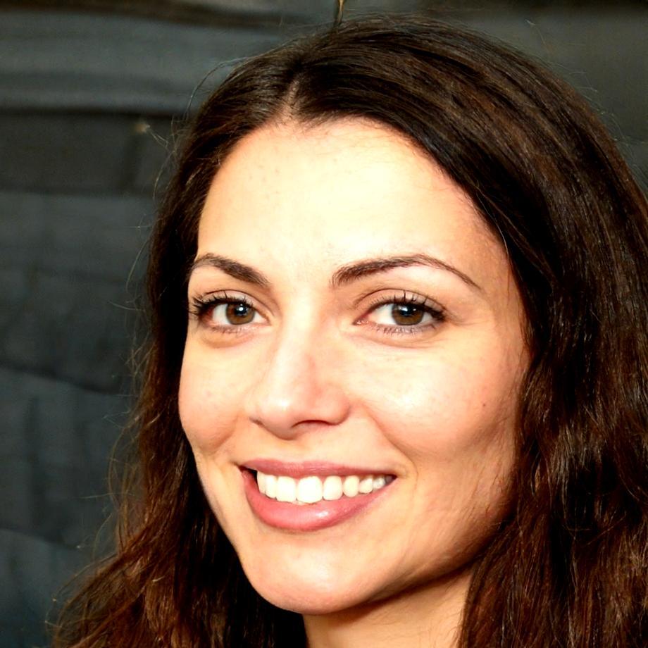 Sarah Hoffmann, Leitende Finanzberaterin bei Quixavance